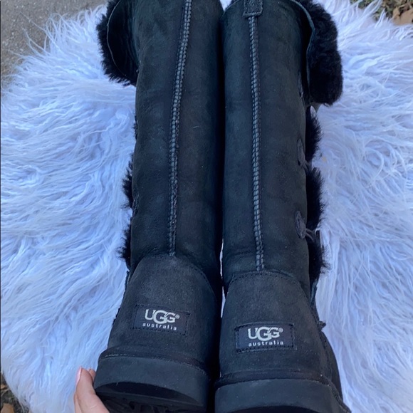 UGG BAILEY BUTTON TRIPLET SHEARLING BOOTS BLACK - Picture 4 of 14